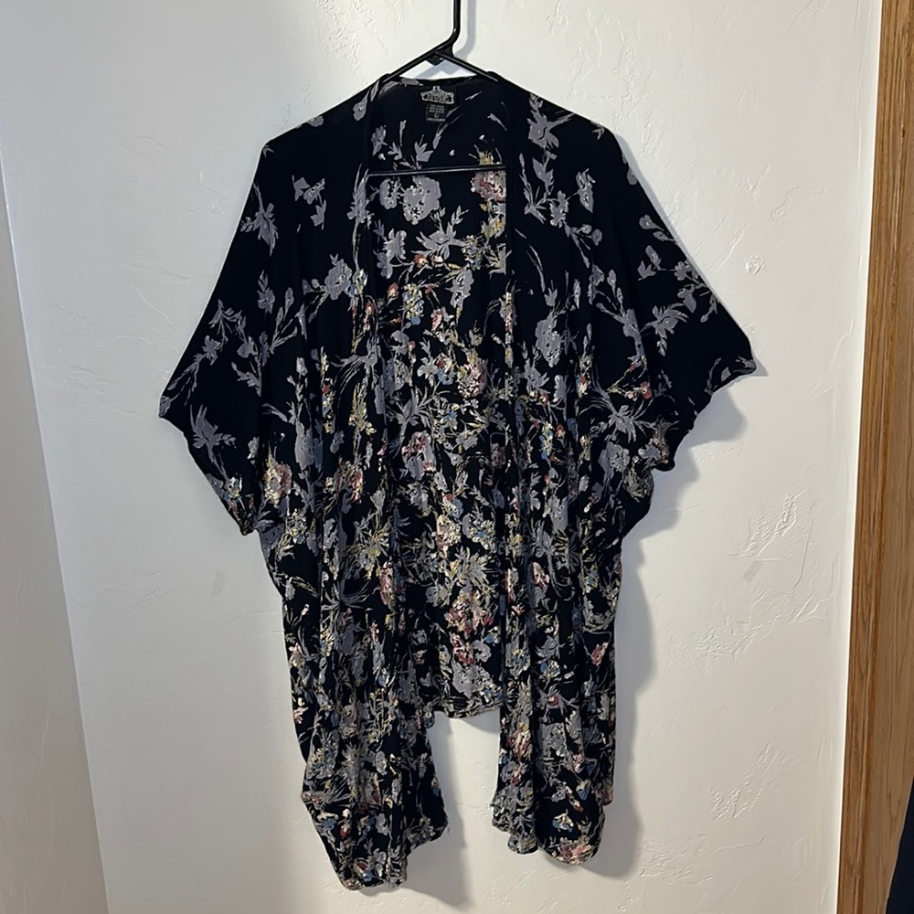 Angie black & floral dolman sleeve kimono size Large